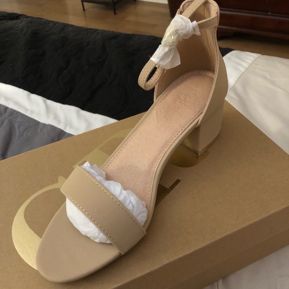 BNIB Charlotte Russe Leah Heel, Nude, Size 7